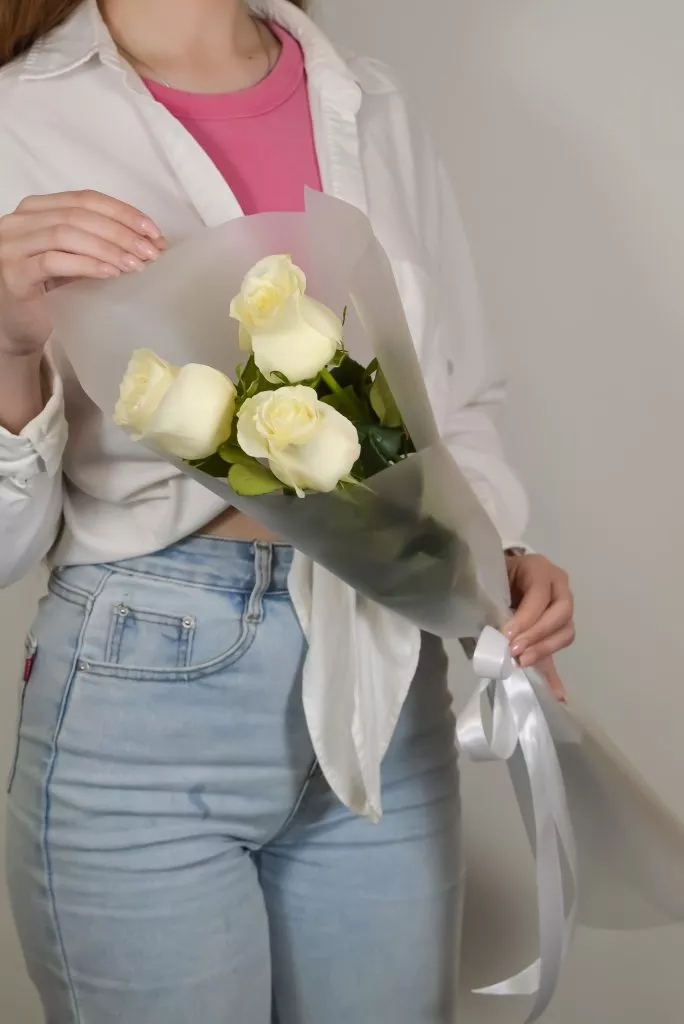 3 белые розы Эквадор