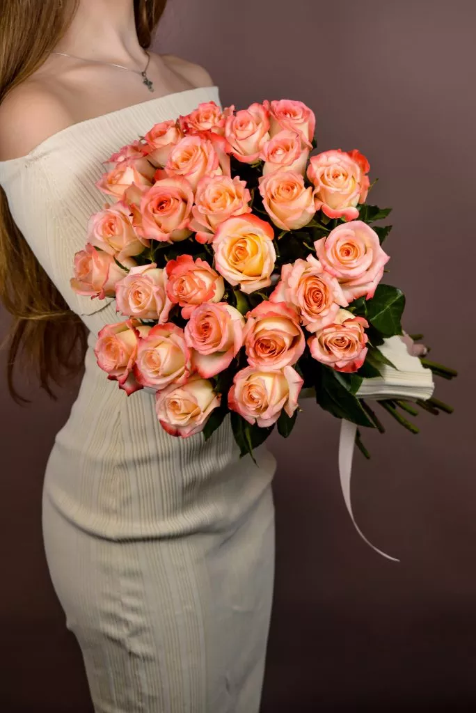 25 розовые розы Эквадор