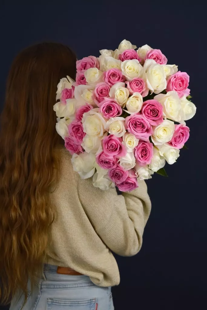 51 бело-розовая роза 40 см