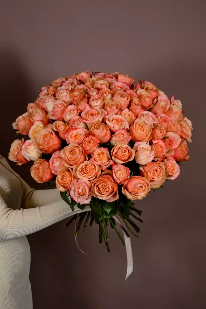 85 розовые розы Эквадор