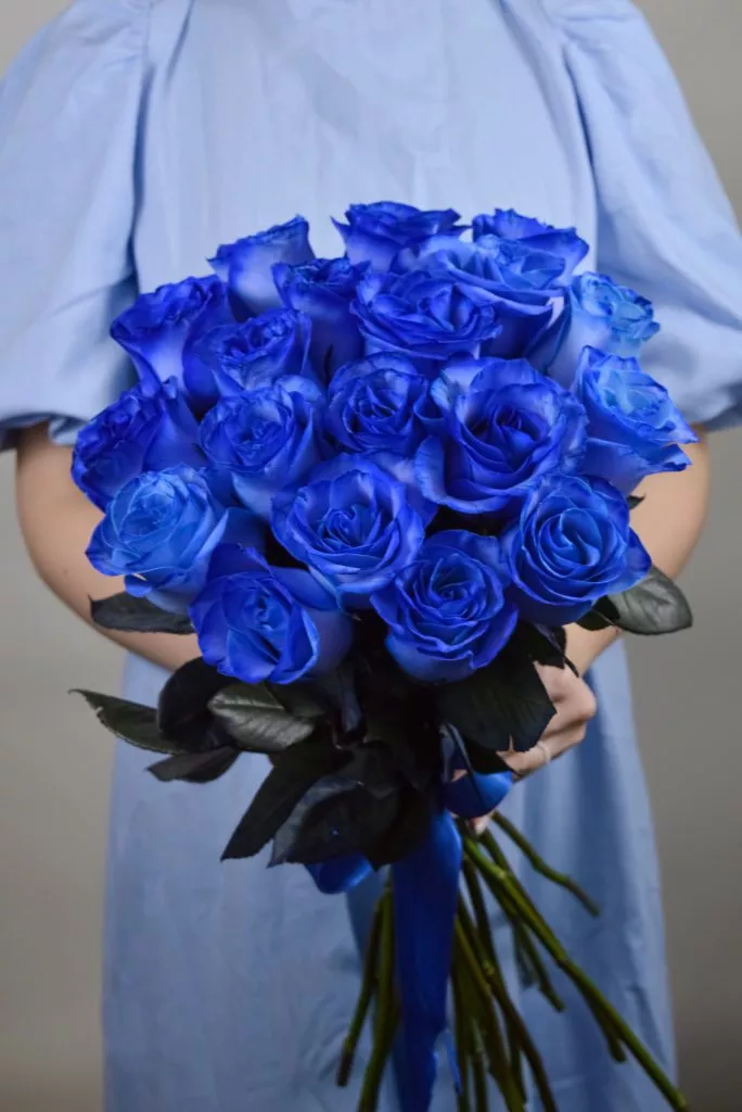 19 синих роз