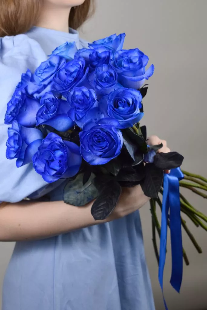 15 синих роз