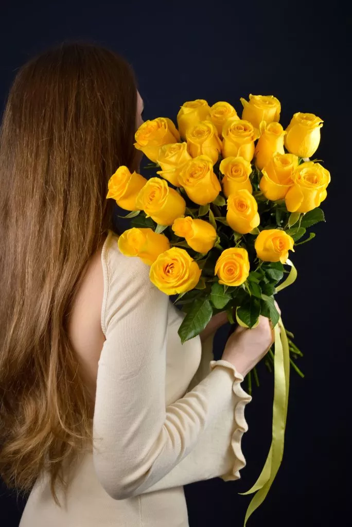 21 желтая роза