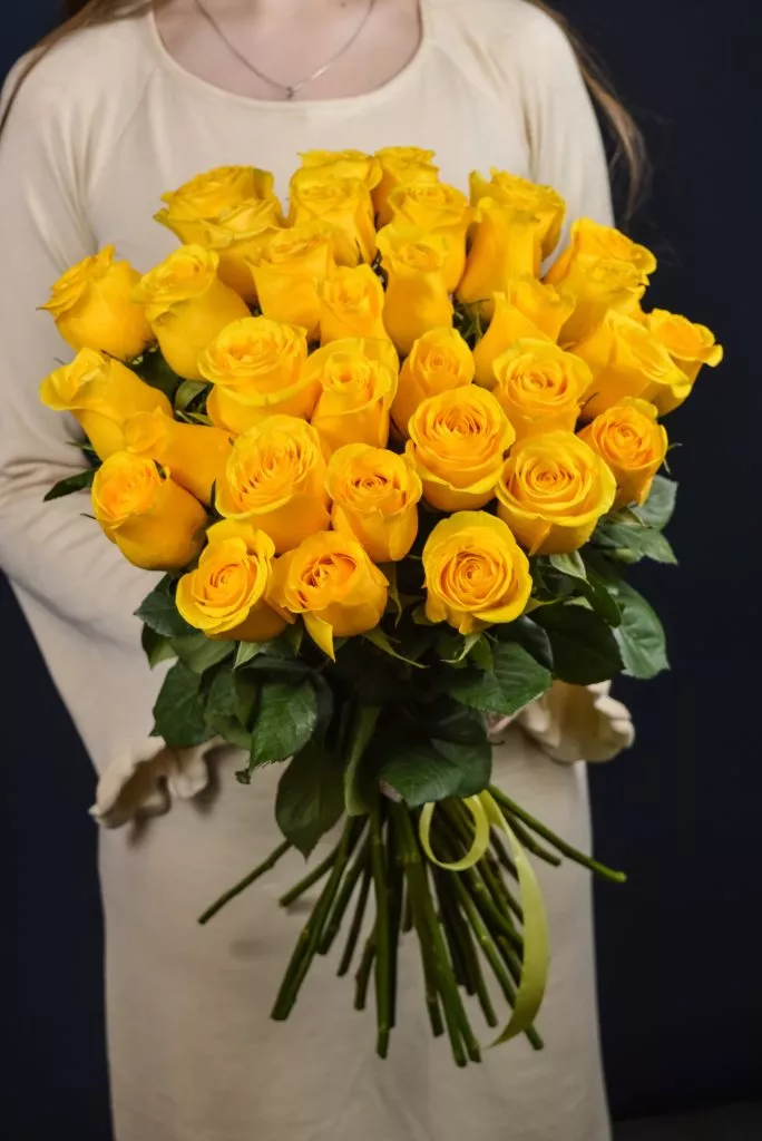 31 желтая роза