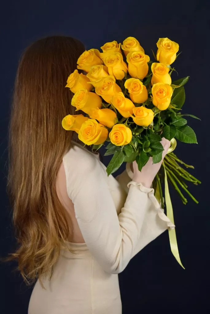 19 желтых роз Эквадор