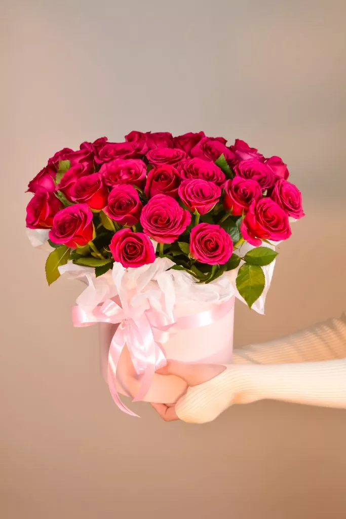 35 роз в коробке