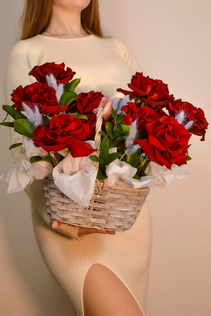 Корзина с французской розой и лагурусом