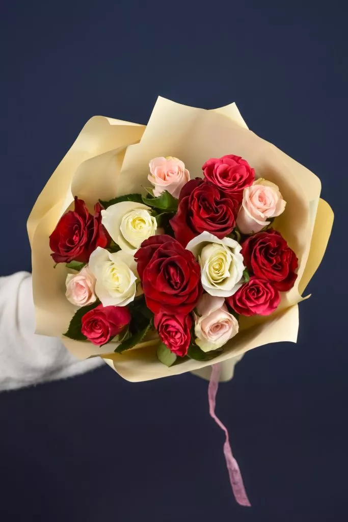 15 роз микс Кения 40 см в упаковке