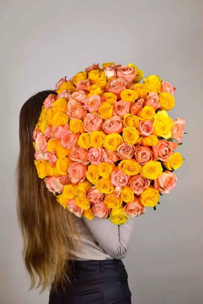 Розово-желтые розы Эквадор 101 шт