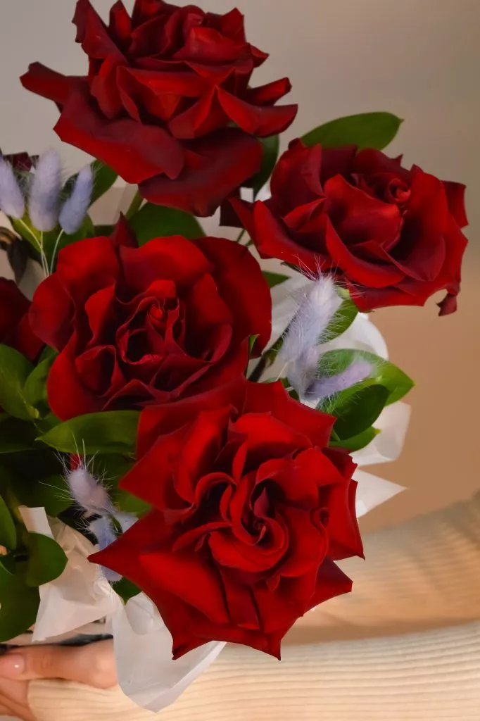 Корзина с французской розой и лагурусом