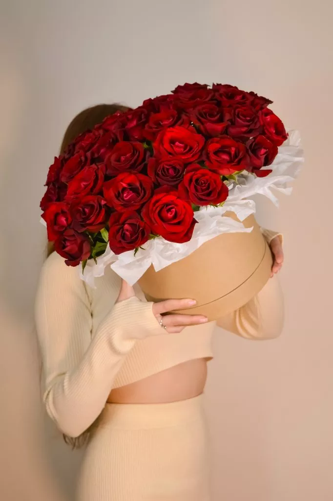 33 розы россия в коробке