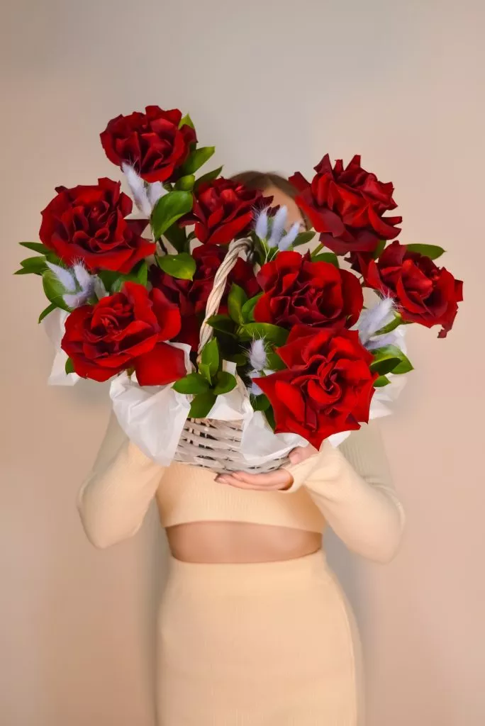 Корзина с французской розой и лагурусом