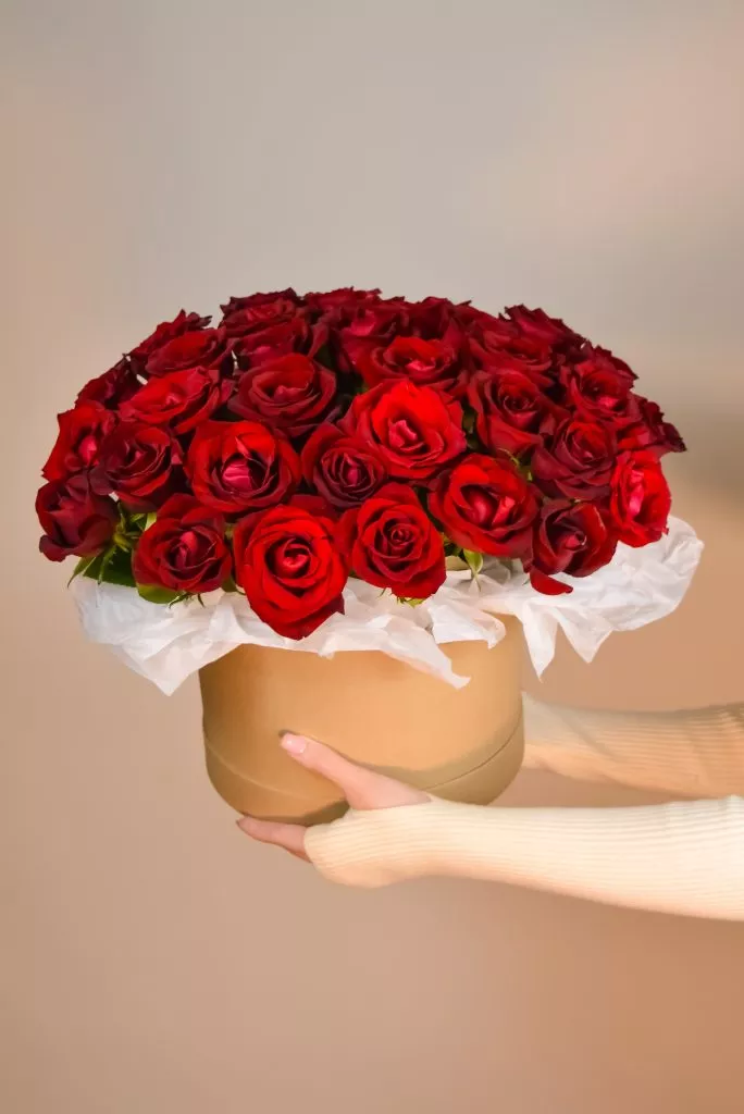 33 розы россия в коробке