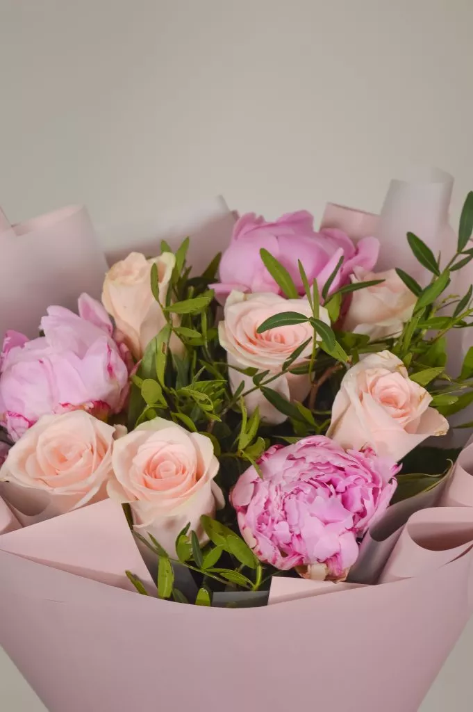 пионы и розы