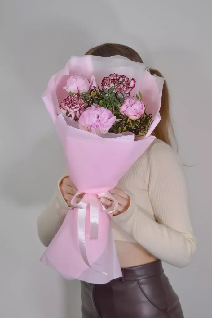 пионы и гвоздики