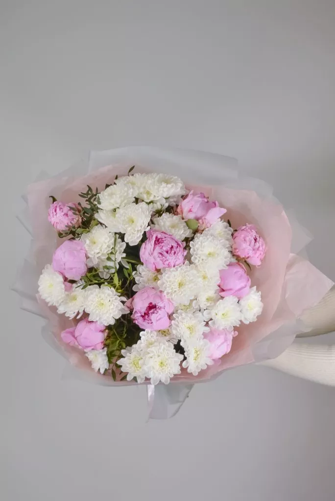 пионы 9 шт и хризантема 6 шт