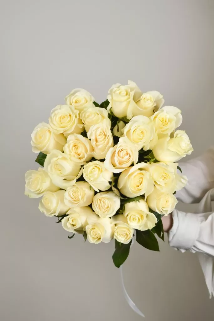 25 белых роз Эквадор