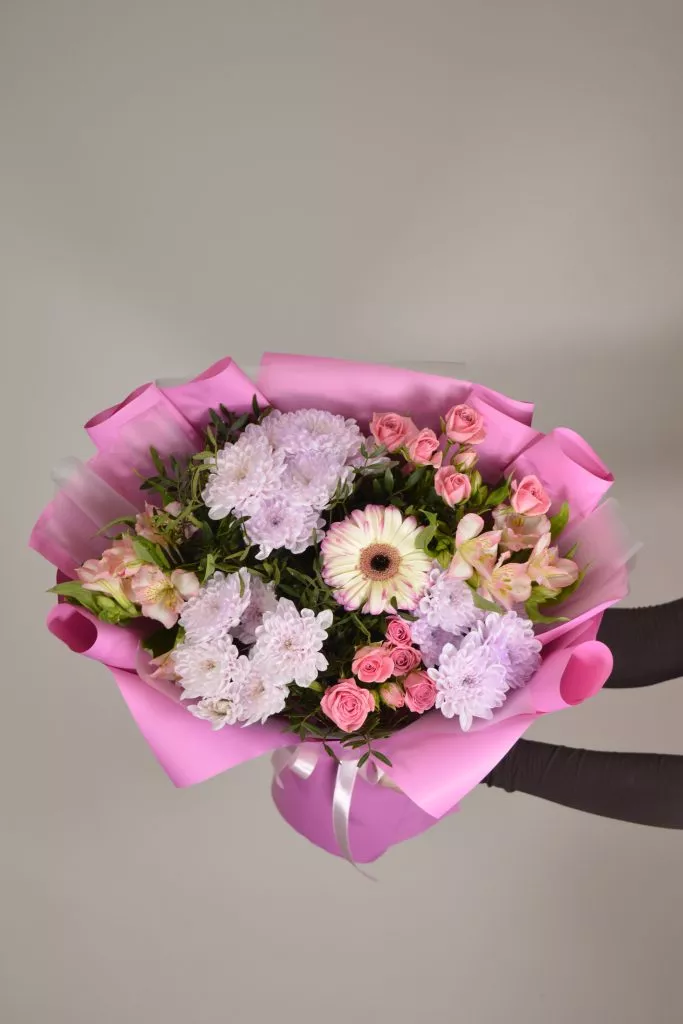 букет хризантемы, гербера, кустовые розы, альстромерия