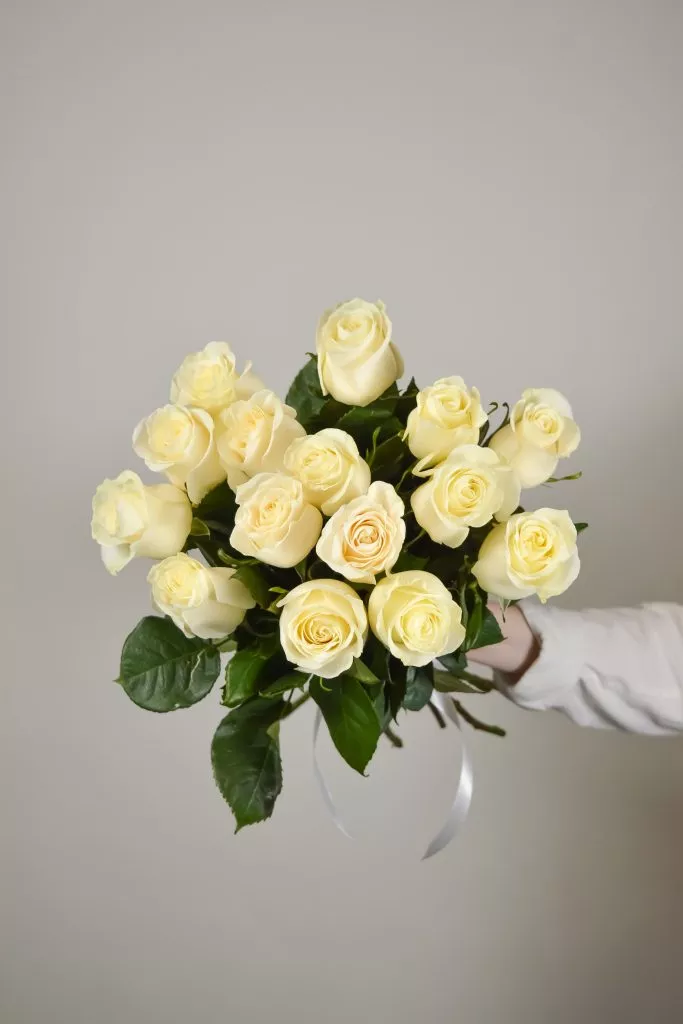 15 белых роз Эквадор