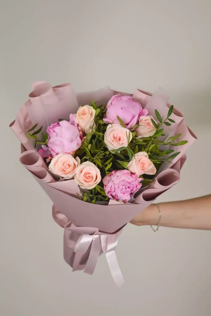 пионы и розы