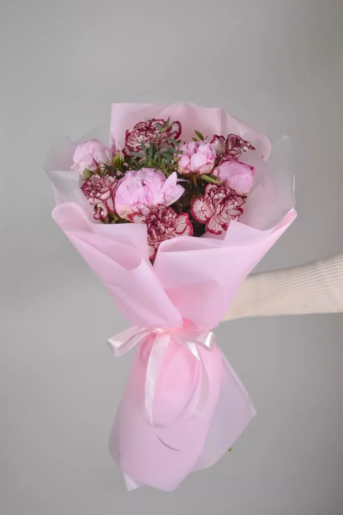 пионы и гвоздики