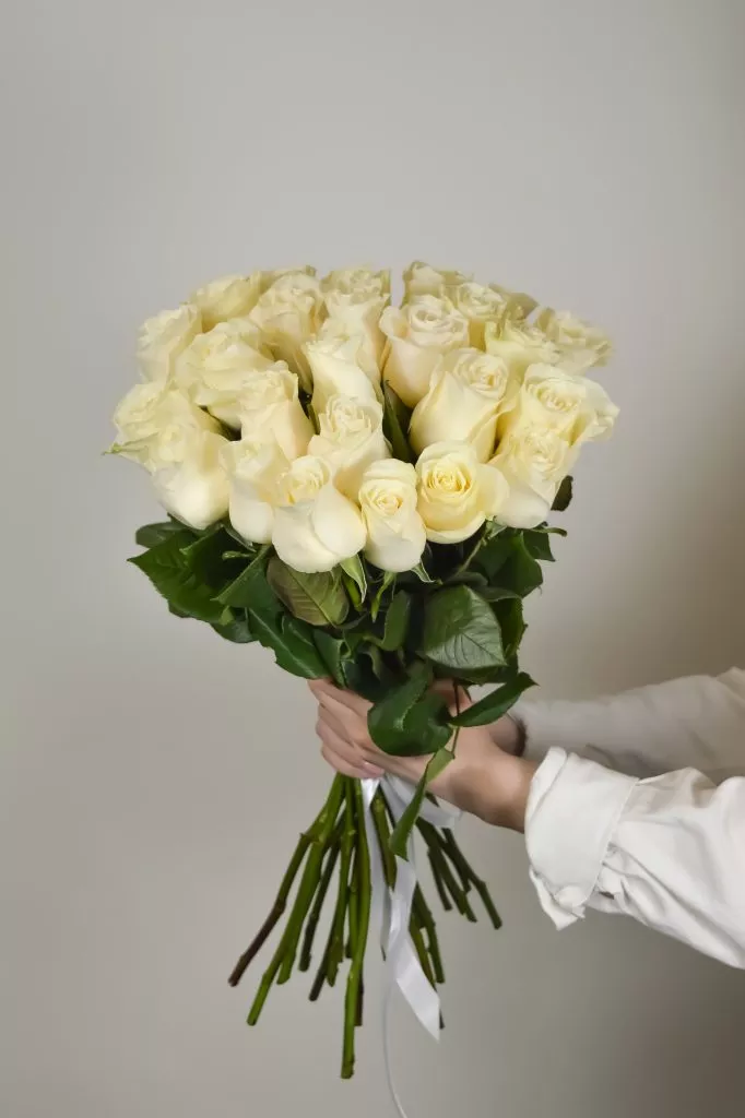 25 белых роз Эквадор