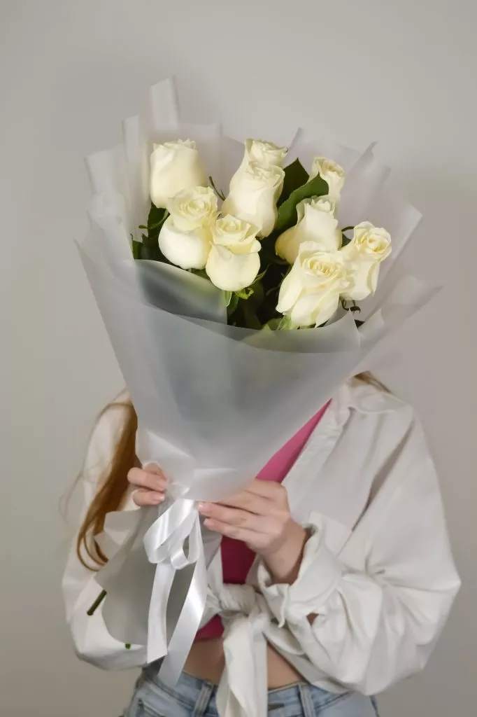 9 белых роз Эквадор