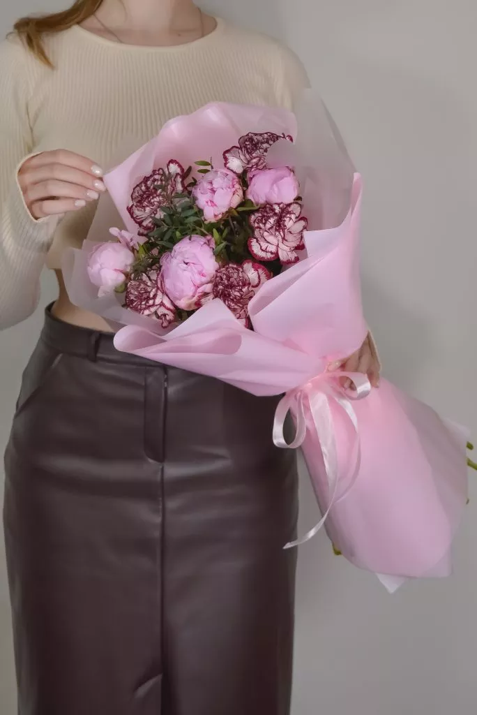 пионы и гвоздики