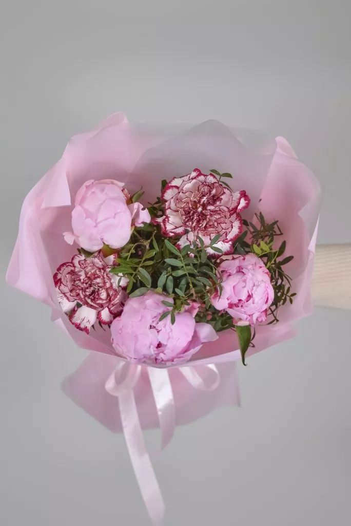 пионы и гвоздики