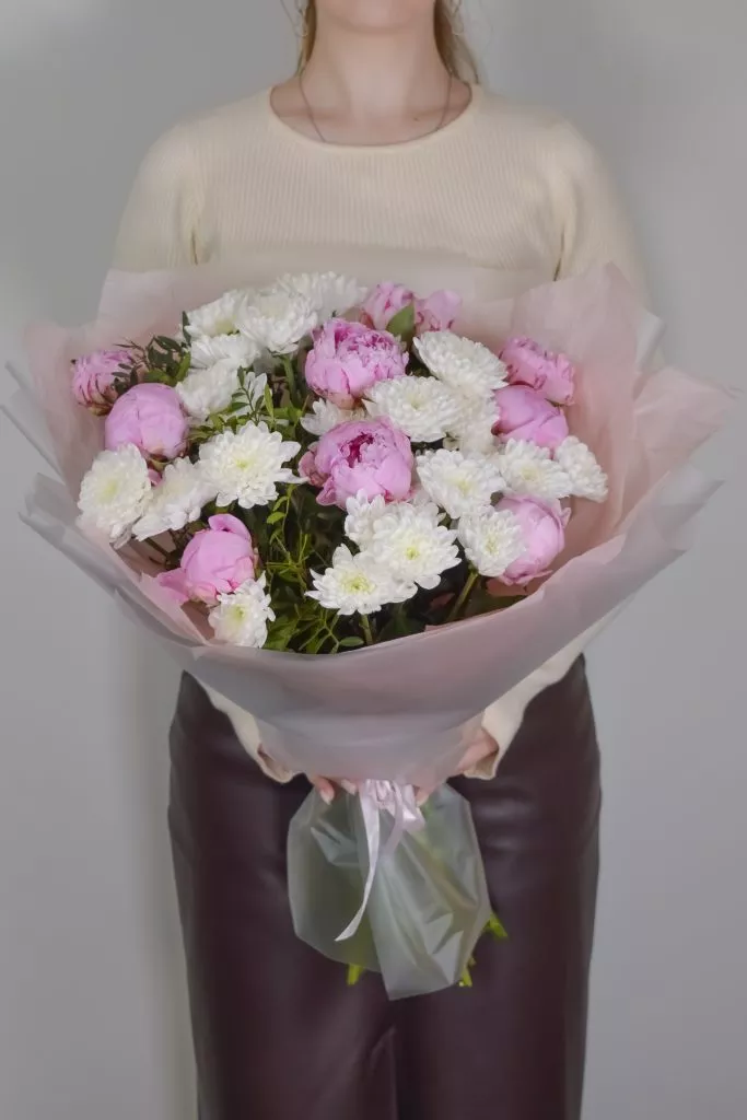 пионы 9 шт и хризантема 6 шт