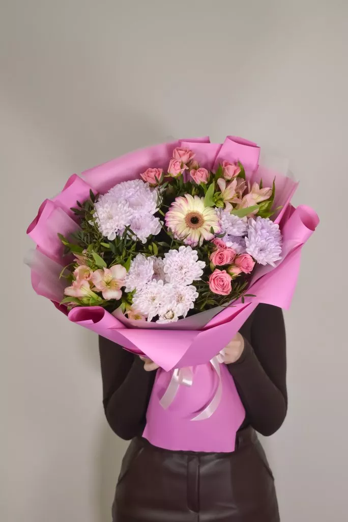 букет хризантемы, гербера, кустовые розы, альстромерия