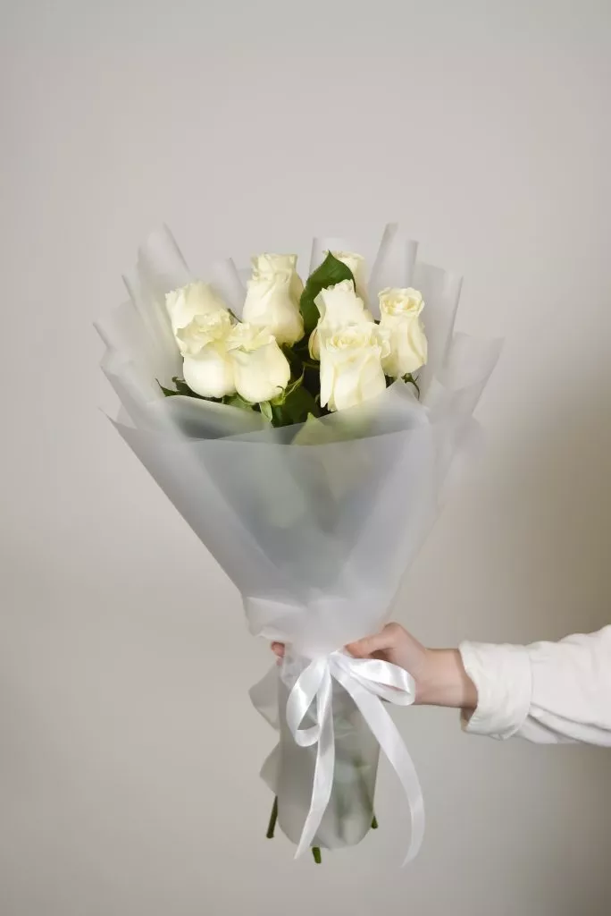 9 белых роз Эквадор
