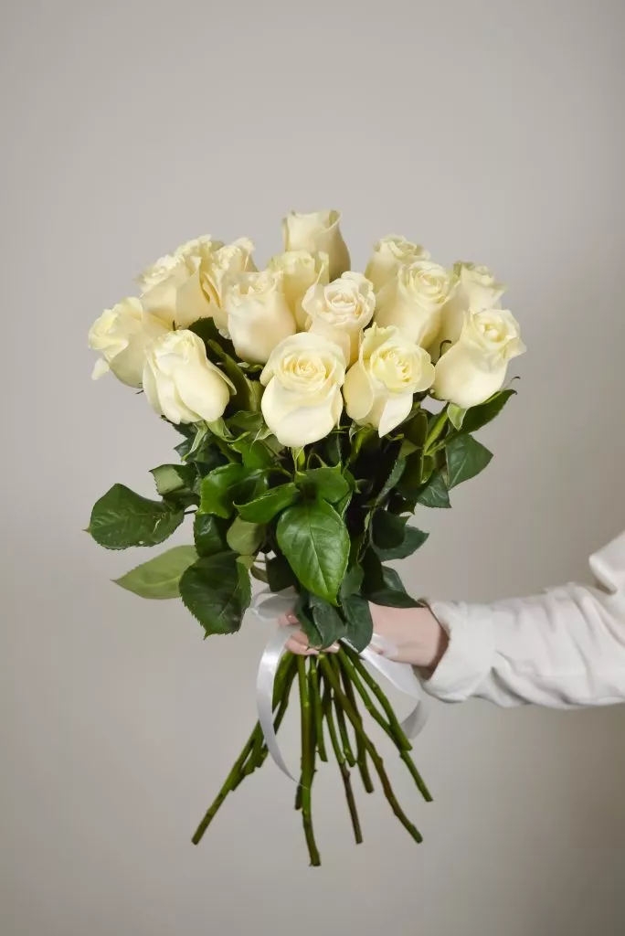 15 белых роз Эквадор