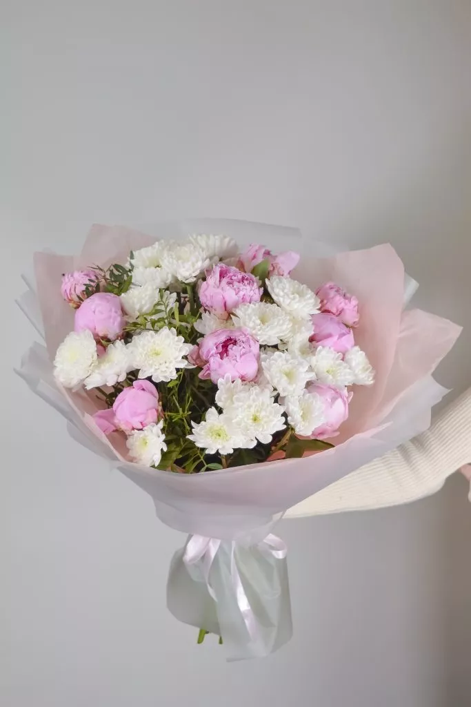 пионы 9 шт и хризантема 6 шт