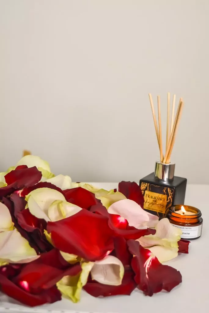 лепестки роз