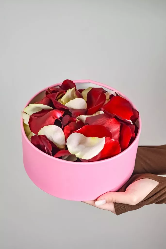 лепестки роз