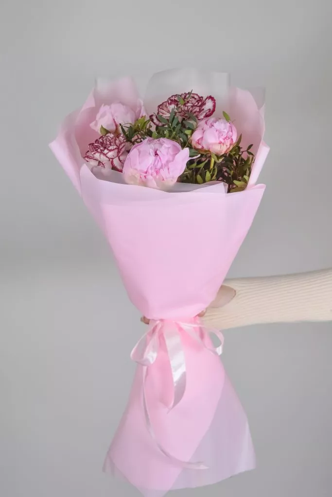 пионы и гвоздики