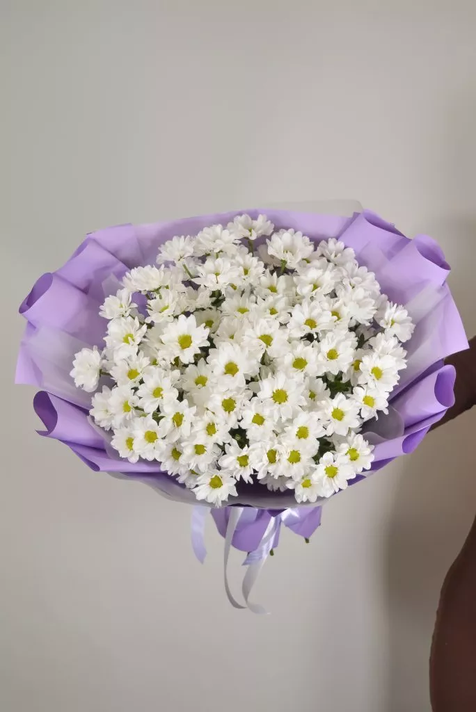 букет из 15 кустовых хризантем рома