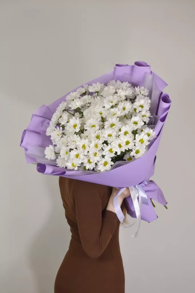 букет из 15 кустовых хризантем рома