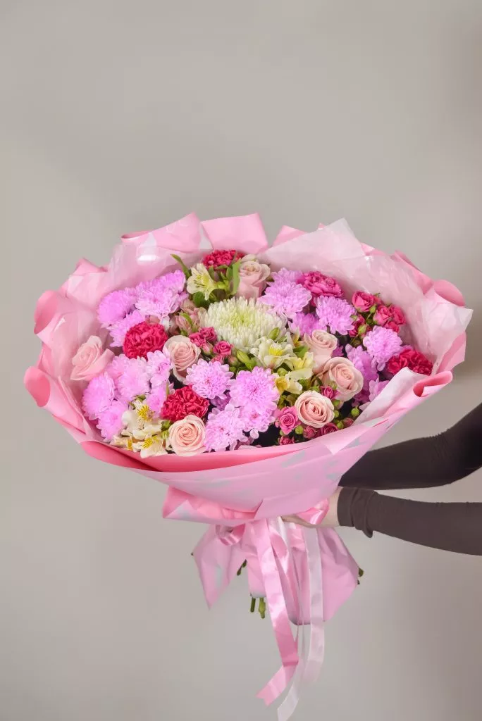 яркий большой букет с разными цветами