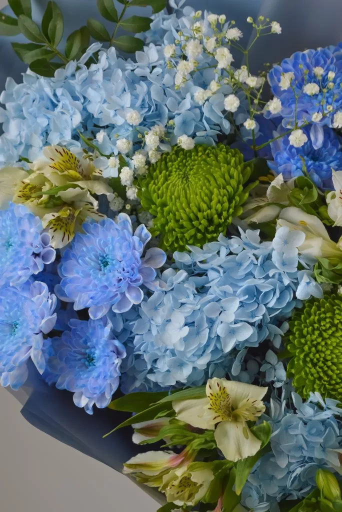 Зелено-голубой букет мужские букеты