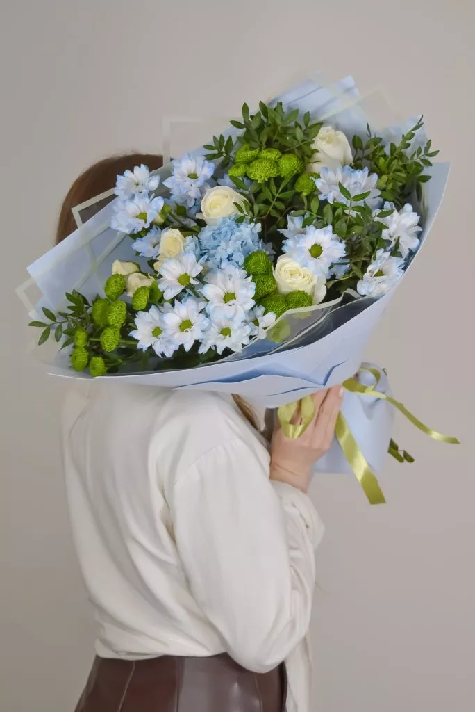 Зелено-голубой букет мужские букеты