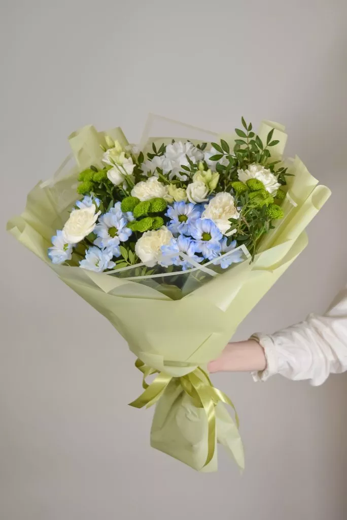 Зелено-голубой букет мужские букеты