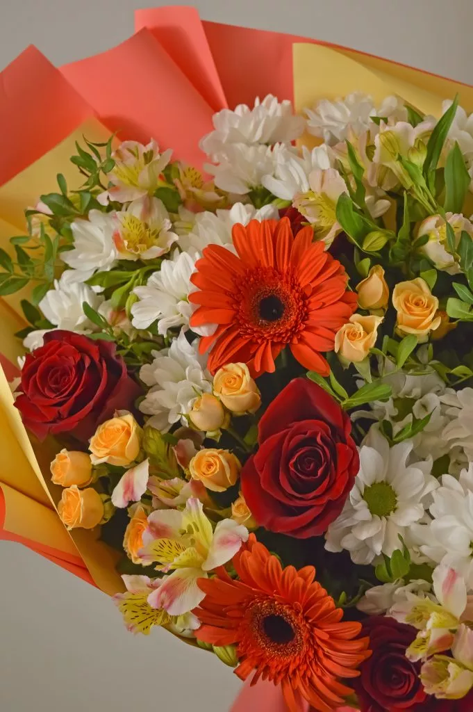 яркий оранжевый букет микс