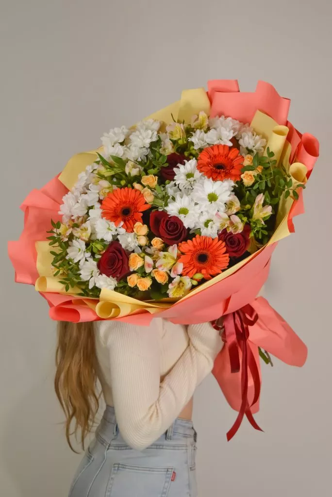 яркий оранжевый букет микс