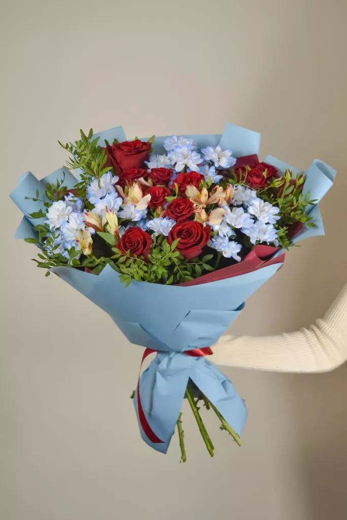 букет микс красно-синий голубой