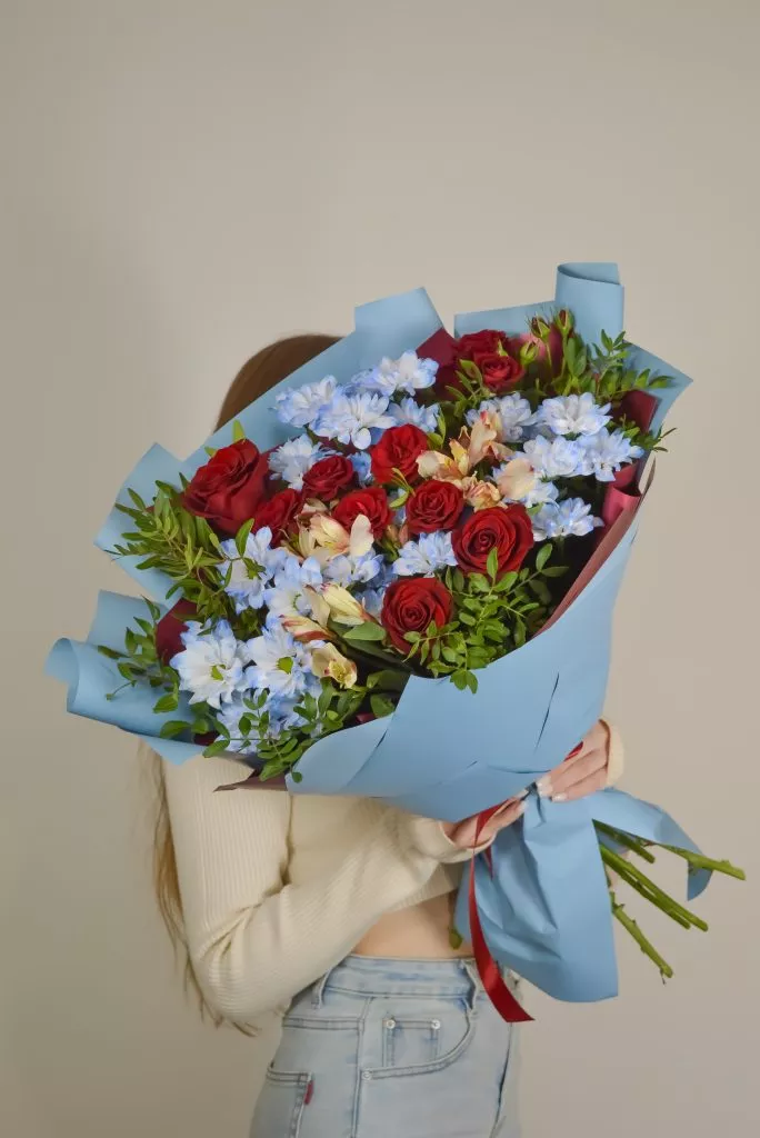 букет микс красно-синий голубой