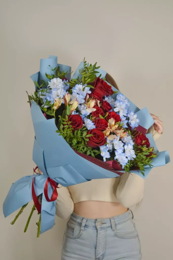 букет микс красно-синий голубой