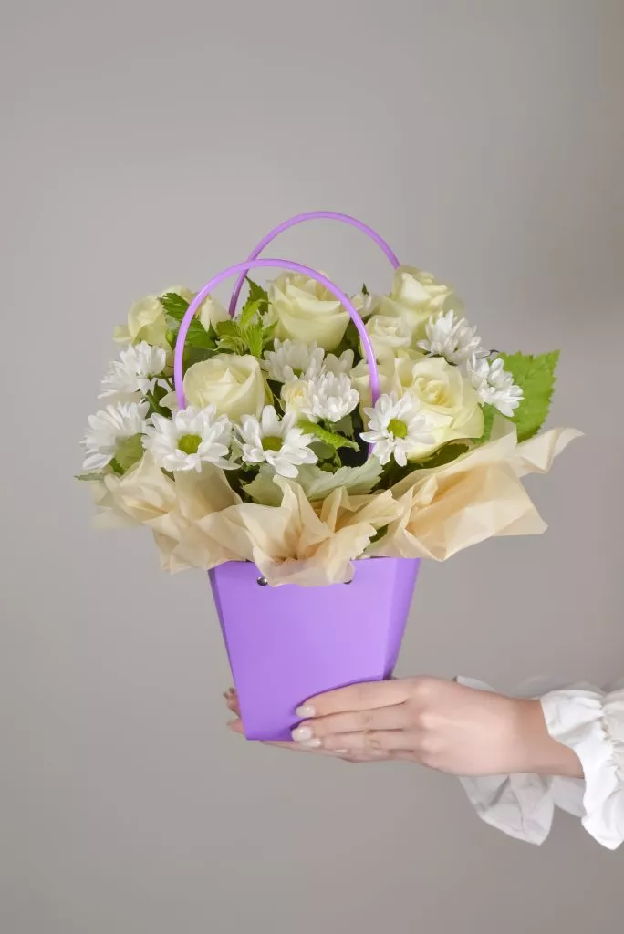 сумочка с цветами фиолетовая с белыми цветами