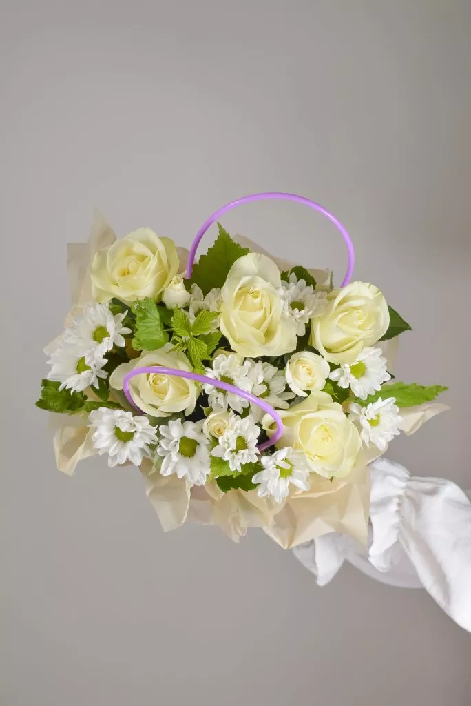 сумочка с цветами фиолетовая с белыми цветами